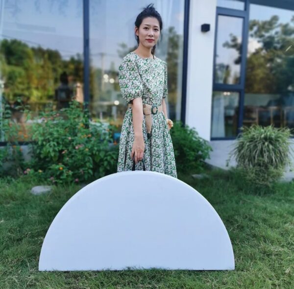 Round table 122cm ( fold in half)